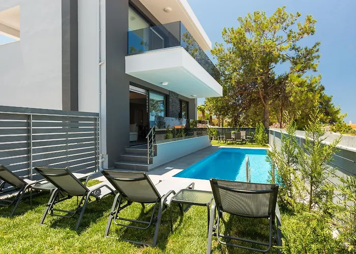 Nisos Villa, Walking Distance To The Beach & Shops, By Thinkvilla
