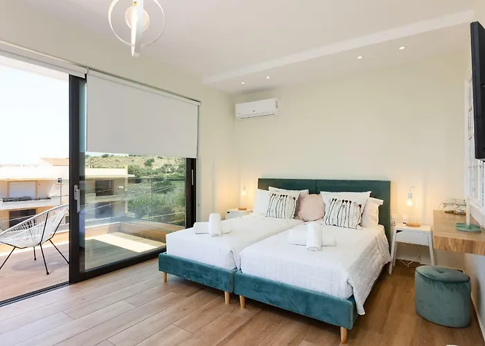 Nisos Villa, Walking Distance To The Beach & Shops, By Thinkvilla